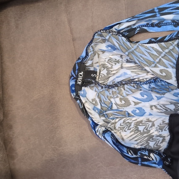 XOXO Blue and Black Fitted Camisole with Cut Lace Front Panel - Picture 5 of 6